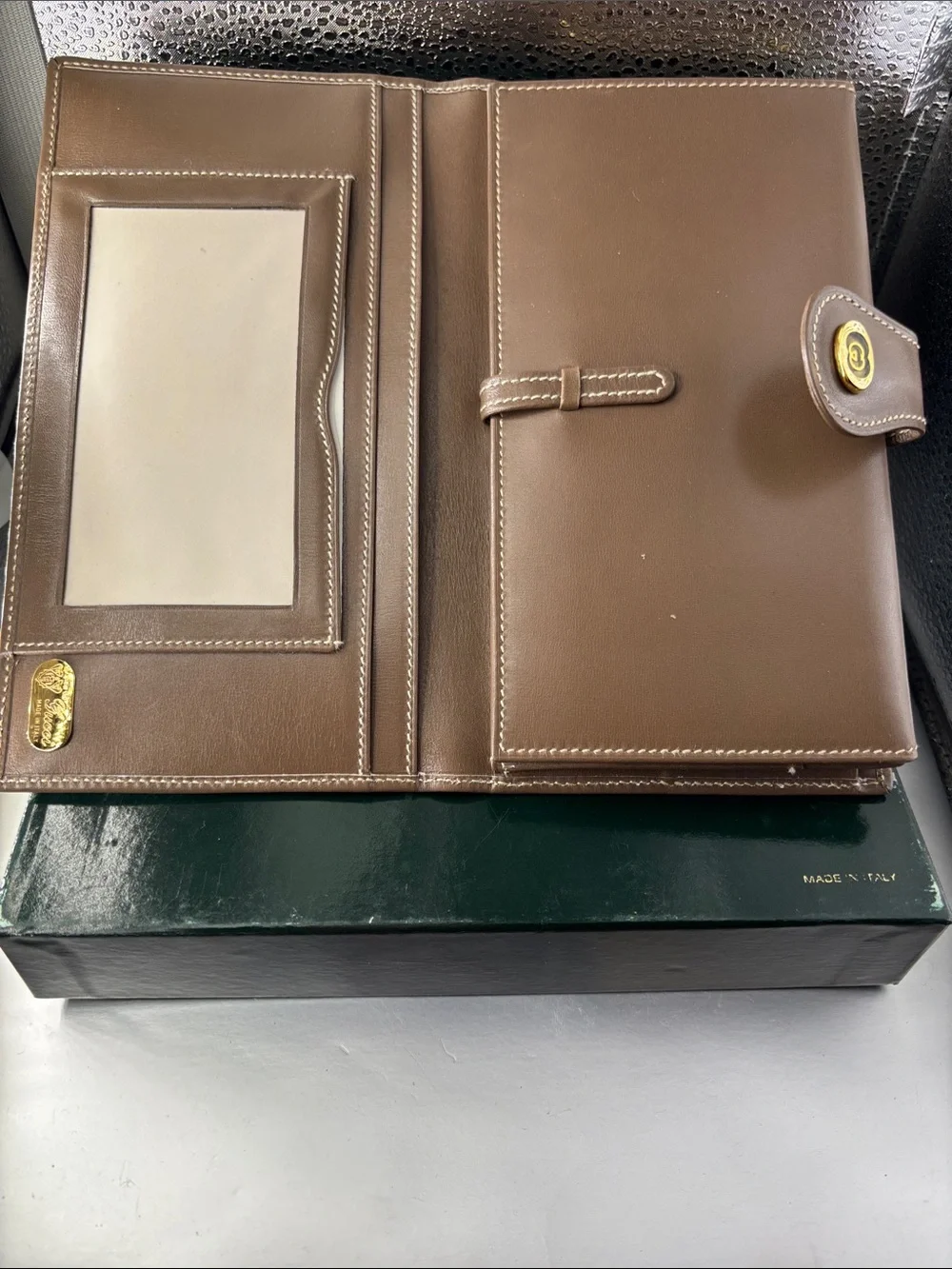 Pre-Owned Authentic Vintage Gucci Leather long Wallet with Gold-Tone logo snap